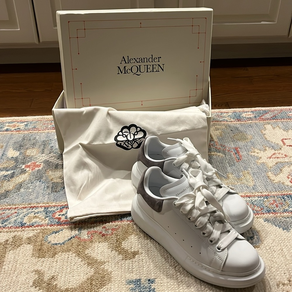 Alexander McQueen - Picture 9 of 9